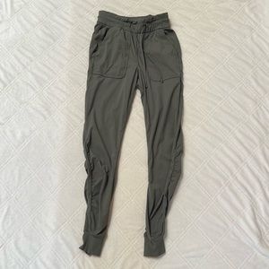 💚 LULULEMON DANCE STUDIO JOGGERS